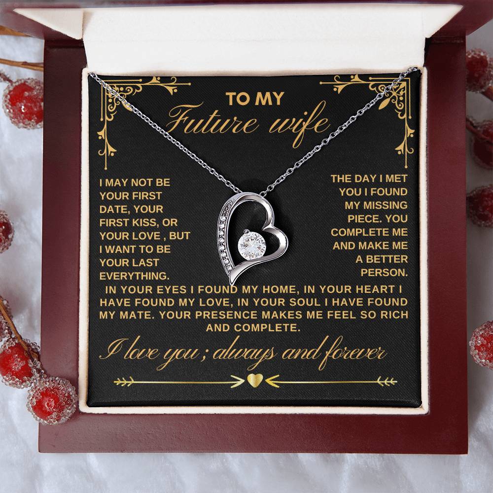 Lovely Necklace to Fiancé