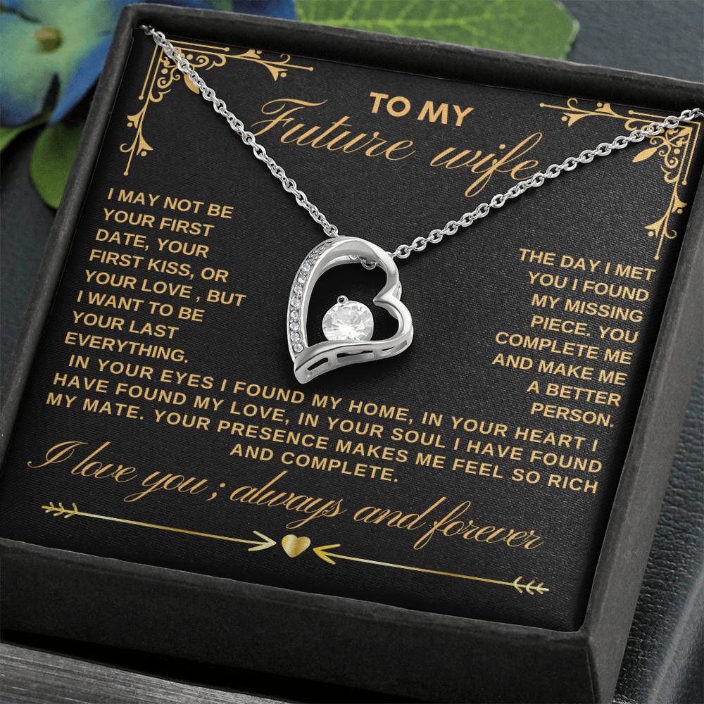 Lovely Necklace to Fiancé